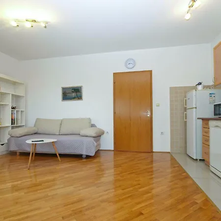 Apartment Danijela 1885 *