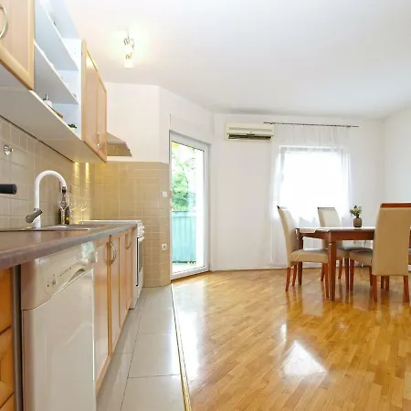 Apartment Danijela 1885 *