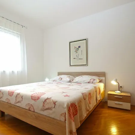 Apartment Danijela 1885 *